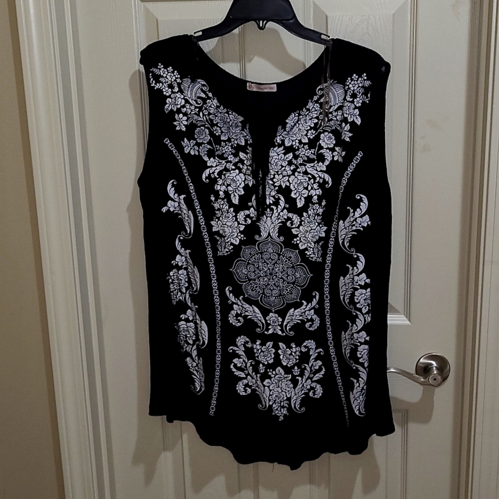 Dress Barn cb established 1962 women's top, 1X, Black & White